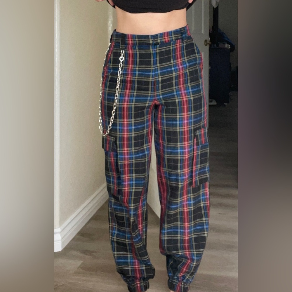 Plaid Black Cargo Pants Forever 21 with a chain